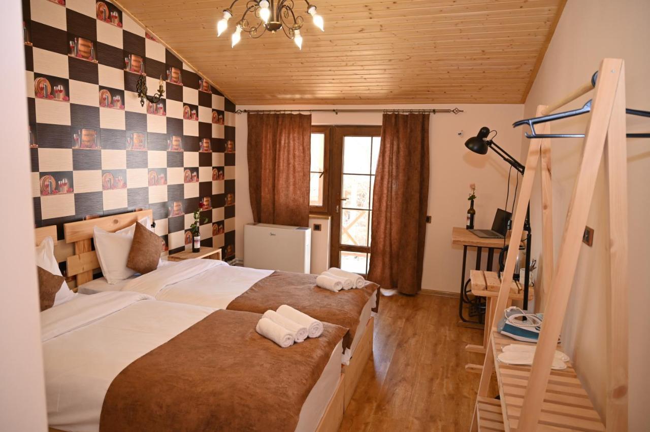 Berkri Gastro Yard & Guest House Yenokavan Eksteriør billede