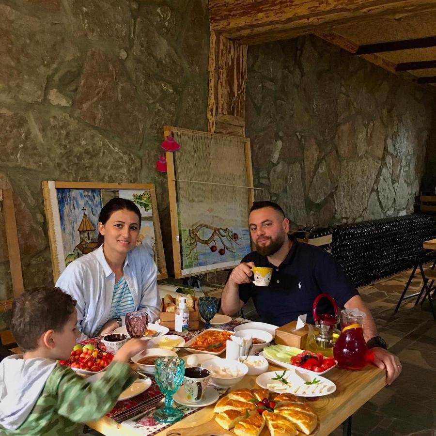 Berkri Gastro Yard & Guest House Yenokavan Eksteriør billede