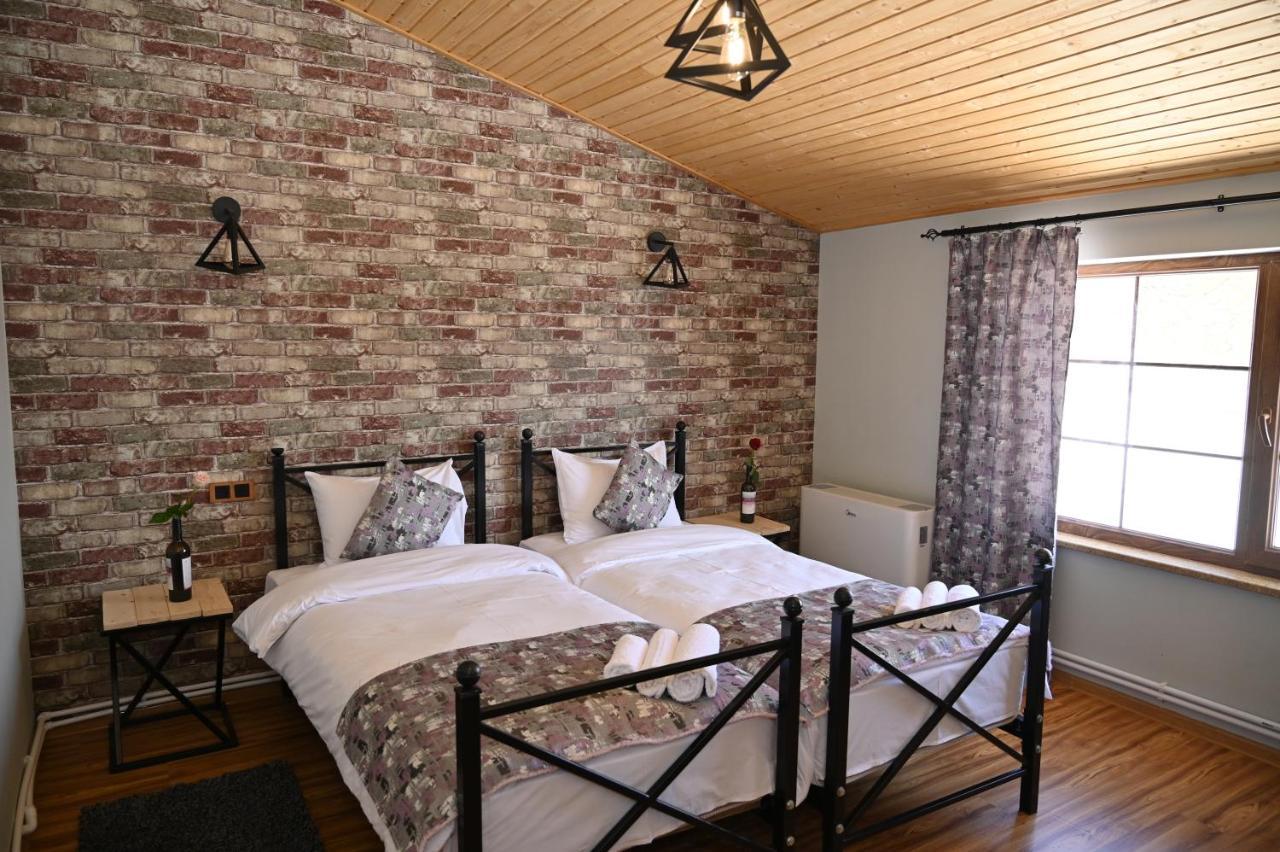Berkri Gastro Yard & Guest House Yenokavan Eksteriør billede