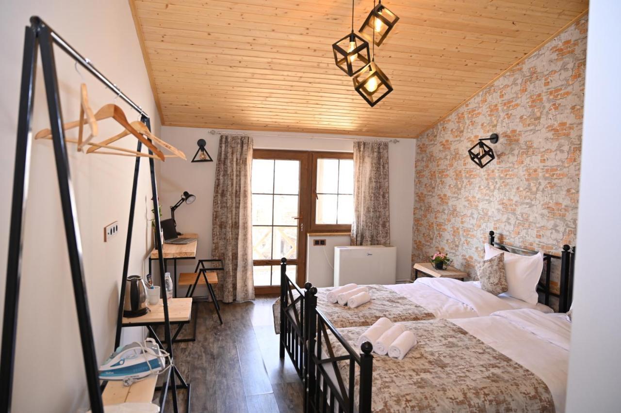 Berkri Gastro Yard & Guest House Yenokavan Eksteriør billede