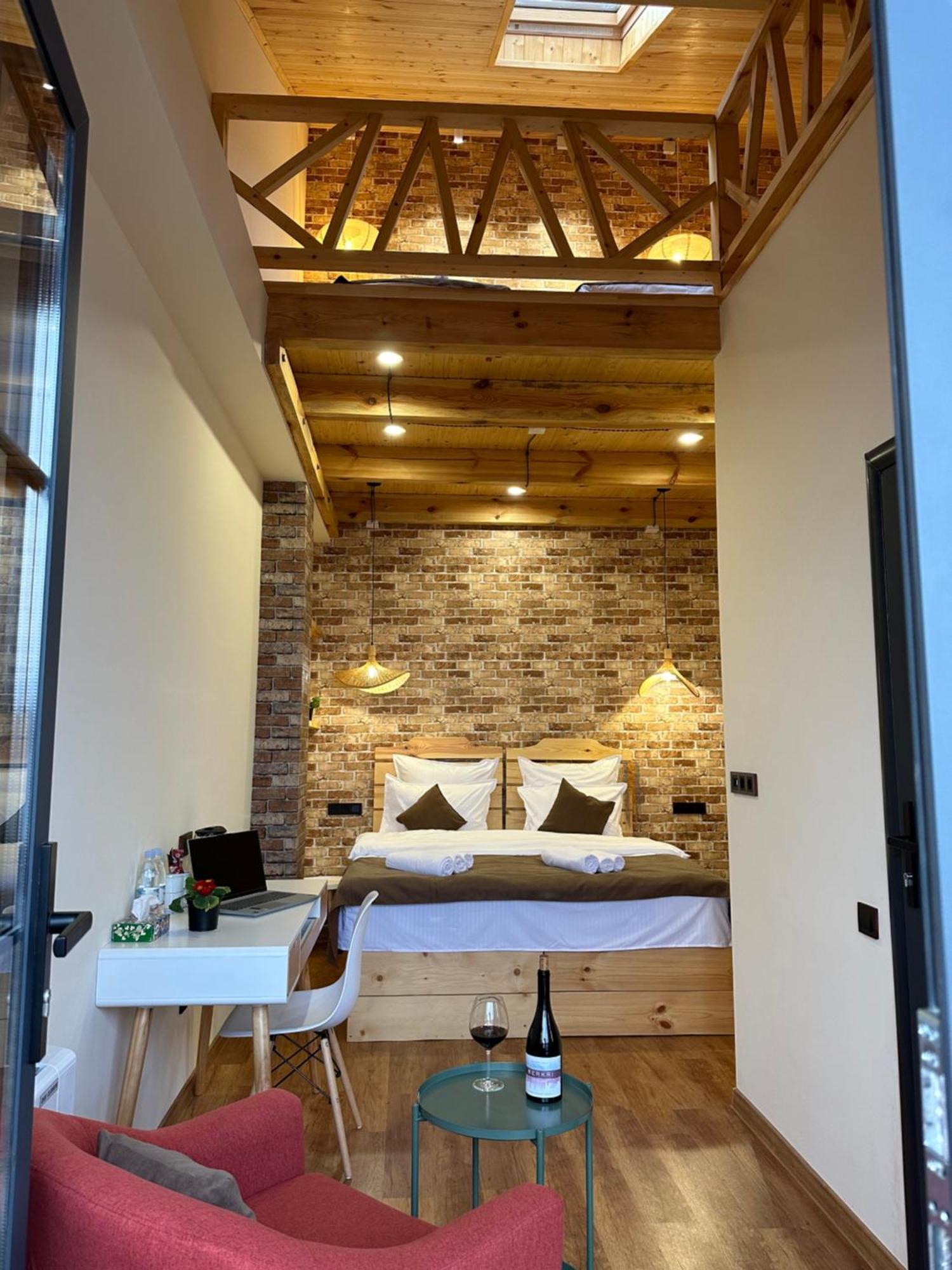 Berkri Gastro Yard & Guest House Yenokavan Eksteriør billede